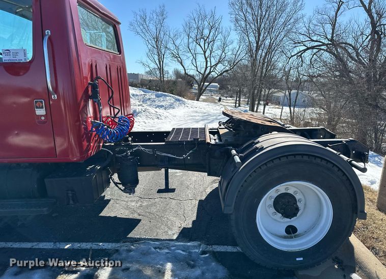 image for item DQ6574 1986 International S1900 semi truck