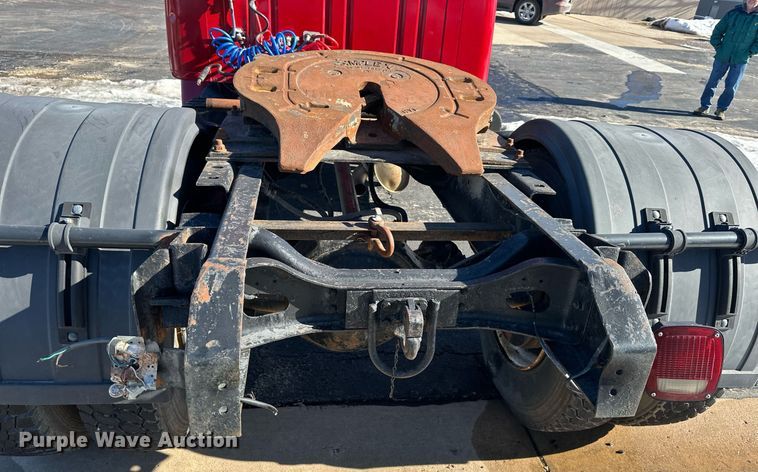 image for item DQ6574 1986 International S1900 semi truck