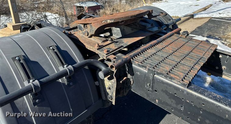 image for item DQ6574 1986 International S1900 semi truck