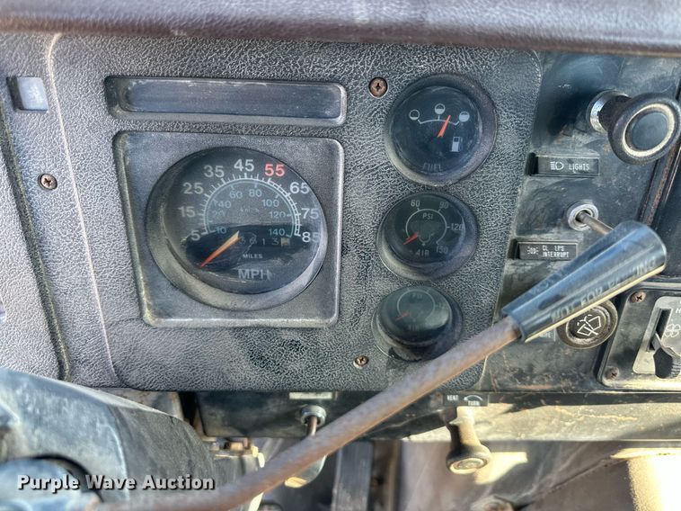 image for item DQ6574 1986 International S1900 semi truck