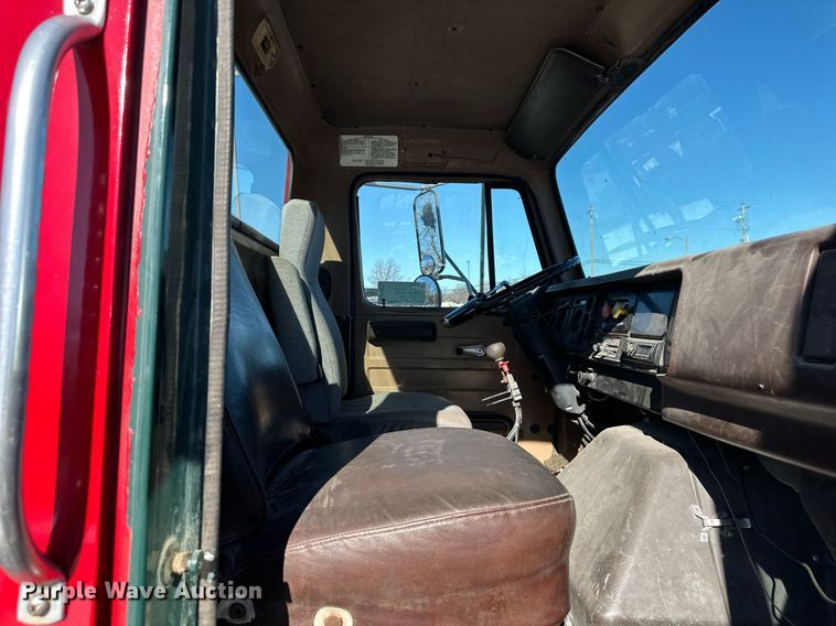 image for item DQ6574 1986 International S1900 semi truck