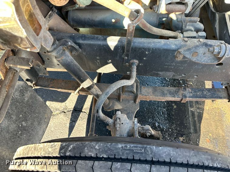 image for item DQ6574 1986 International S1900 semi truck