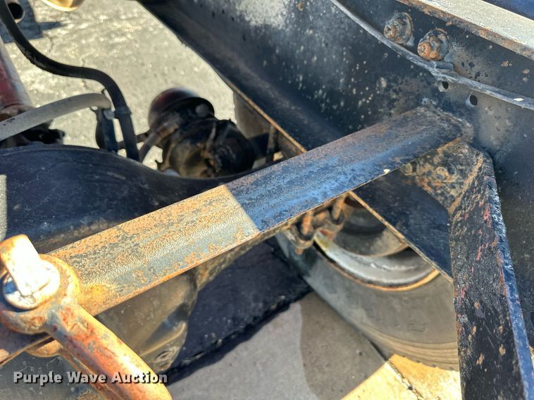 image for item DQ6574 1986 International S1900 semi truck