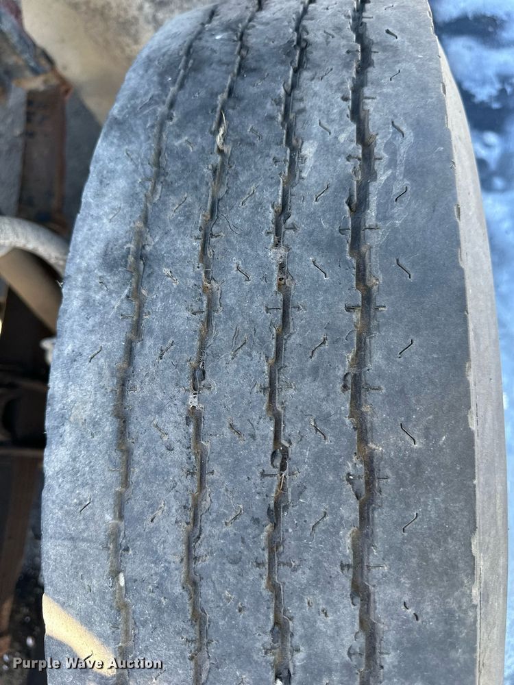 image for item DQ6574 1986 International S1900 semi truck