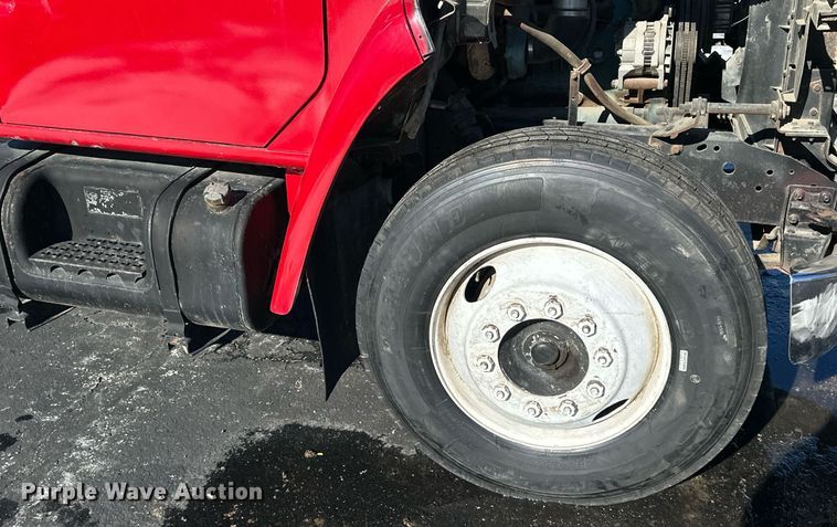 image for item DQ6574 1986 International S1900 semi truck