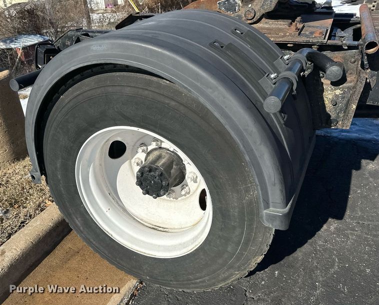 image for item DQ6574 1986 International S1900 semi truck