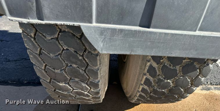 image for item DQ6574 1986 International S1900 semi truck