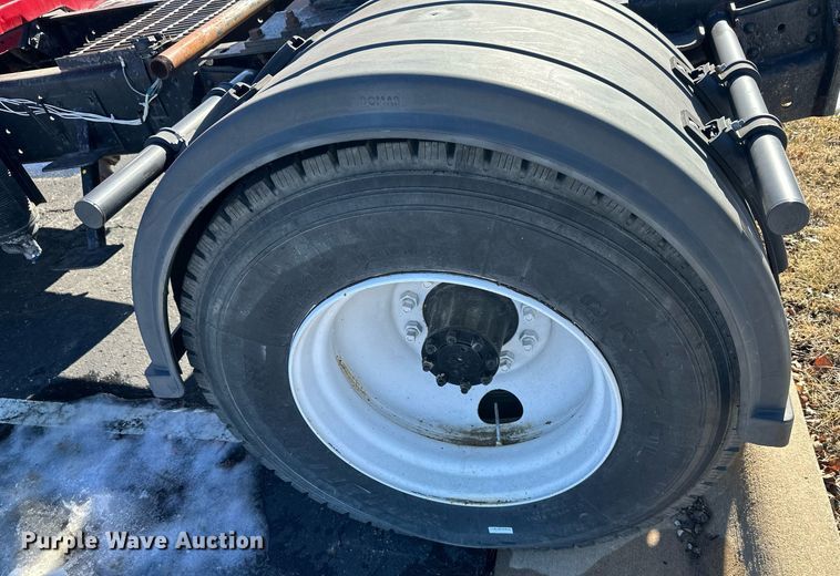 image for item DQ6574 1986 International S1900 semi truck