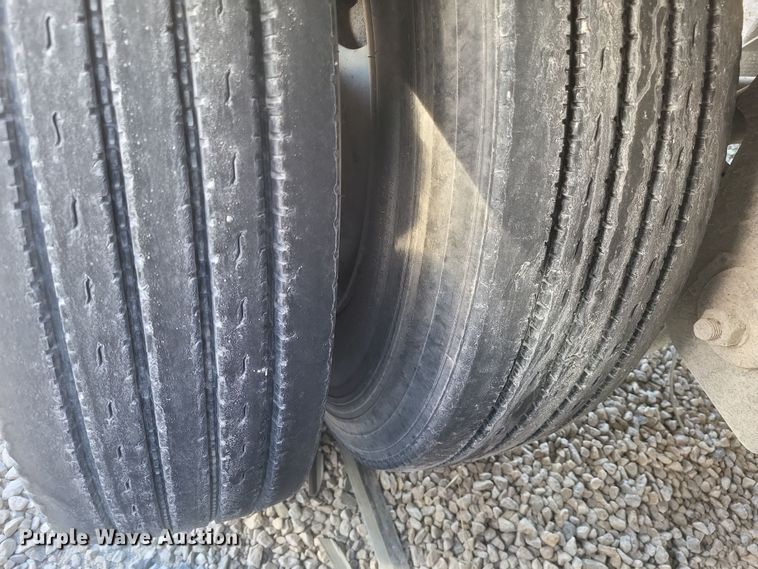 image for item DS5204 2005 Great Dane 7411T-SSLA dry van trailer