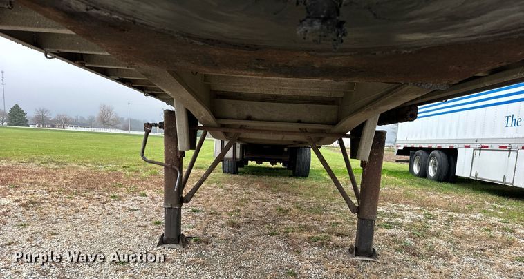 image for item DT2233 1998 Benson  AF4810250 flatbed trailer