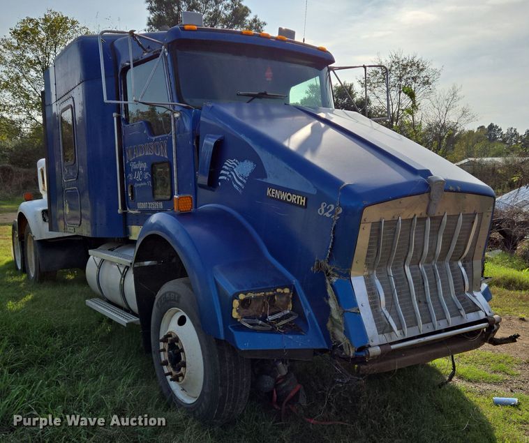 image for item DT5357 2005 Kenworth T800 truck cab and chassis