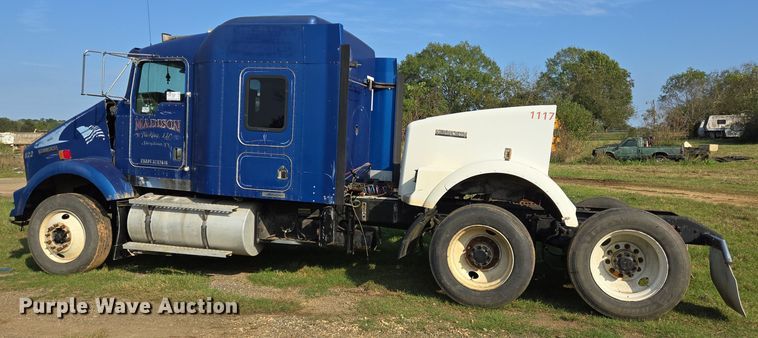 image for item DT5357 2005 Kenworth T800 truck cab and chassis