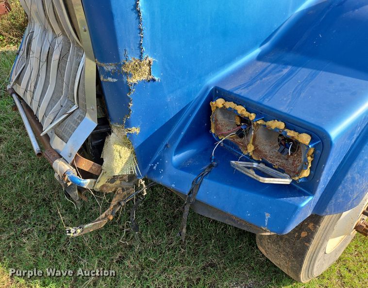 image for item DT5357 2005 Kenworth T800 truck cab and chassis