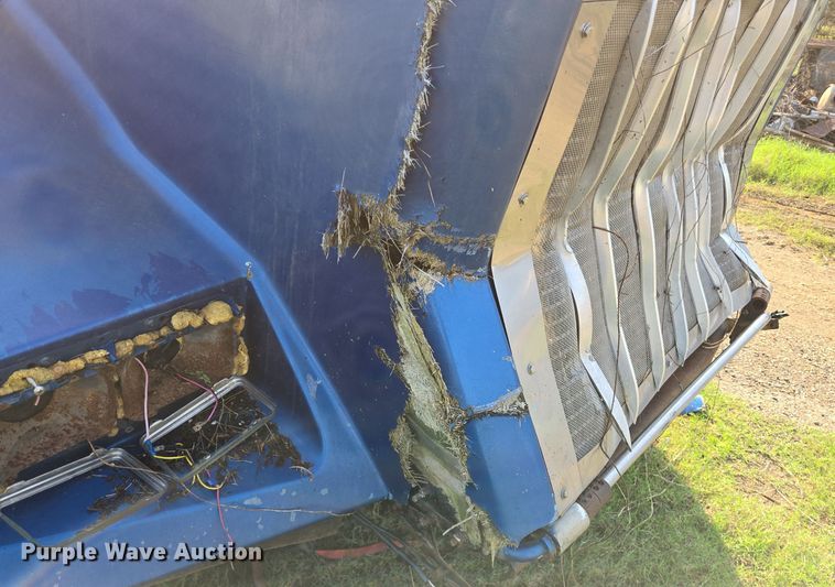 image for item DT5357 2005 Kenworth T800 truck cab and chassis