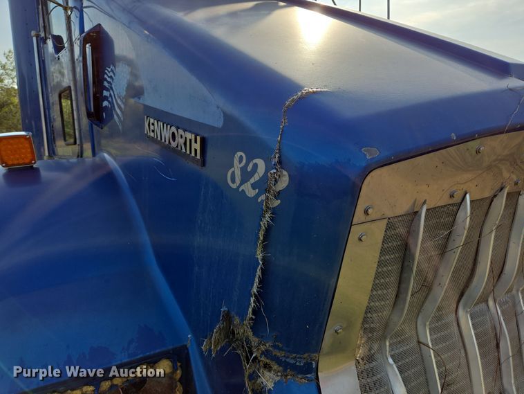 image for item DT5357 2005 Kenworth T800 truck cab and chassis