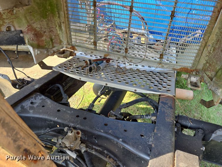 image for item DT5357 2005 Kenworth T800 truck cab and chassis