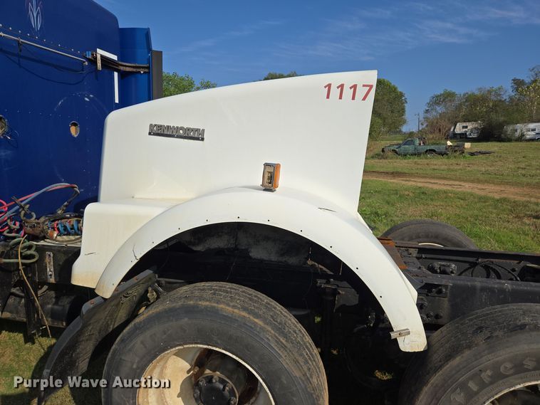 image for item DT5357 2005 Kenworth T800 truck cab and chassis