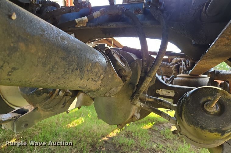 image for item DT5357 2005 Kenworth T800 truck cab and chassis