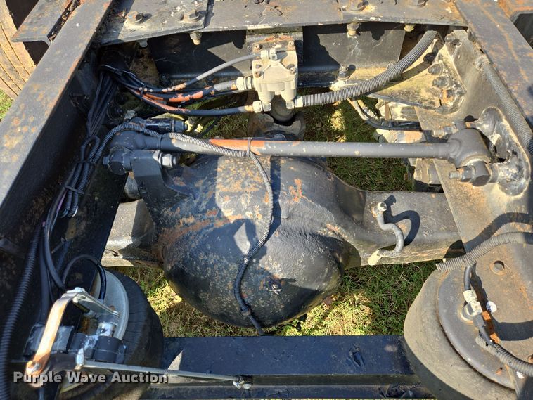 image for item DT5357 2005 Kenworth T800 truck cab and chassis