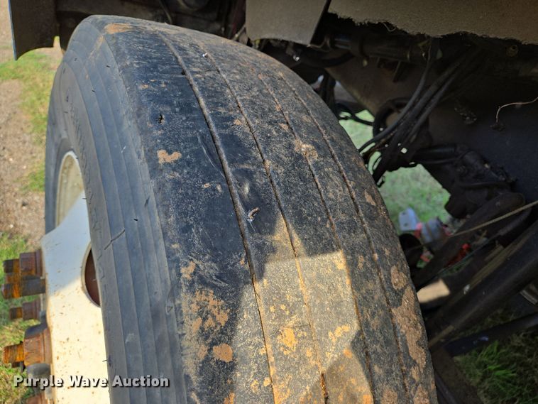 image for item DT5357 2005 Kenworth T800 truck cab and chassis