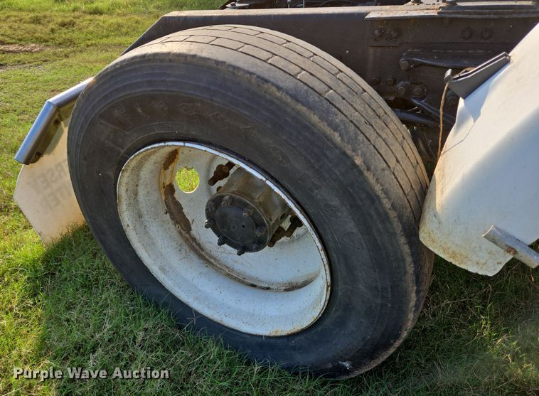 image for item DT5357 2005 Kenworth T800 truck cab and chassis