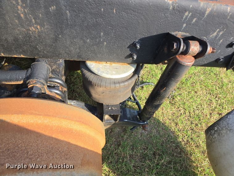 image for item DT5357 2005 Kenworth T800 truck cab and chassis