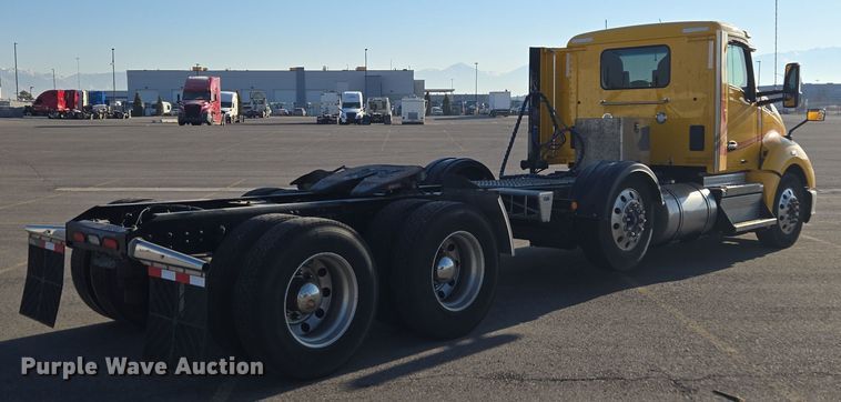 image for item DT7037 2020 Kenworth T680 semi truck