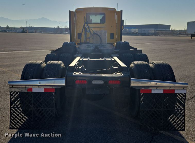 image for item DT7037 2020 Kenworth T680 semi truck