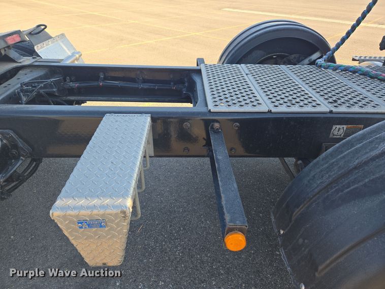 image for item DT7037 2020 Kenworth T680 semi truck