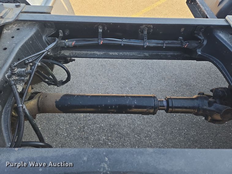 image for item DT7037 2020 Kenworth T680 semi truck