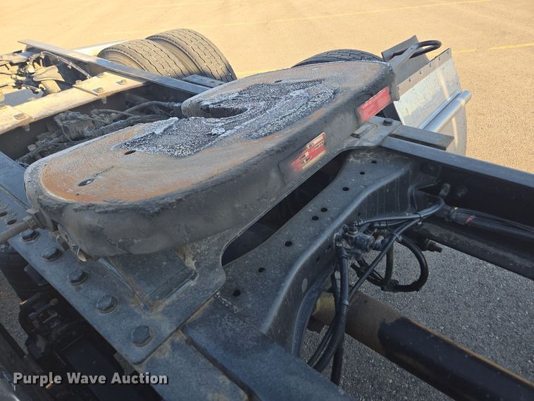 image for item DT7037 2020 Kenworth T680 semi truck