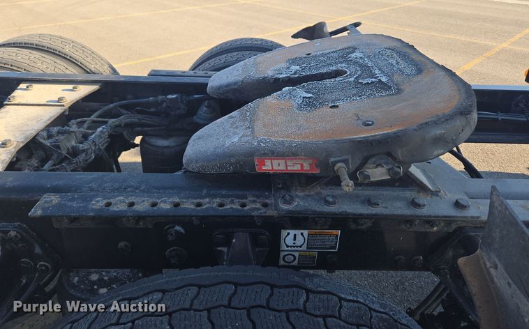 image for item DT7037 2020 Kenworth T680 semi truck