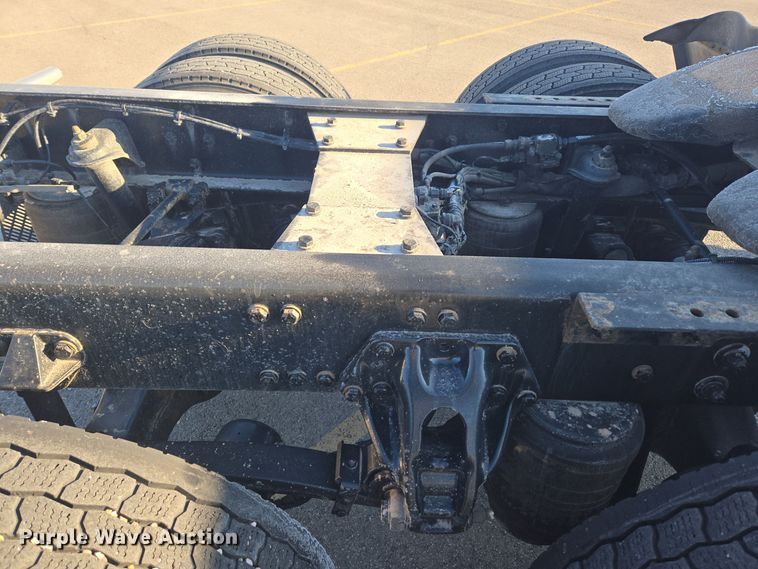 image for item DT7037 2020 Kenworth T680 semi truck