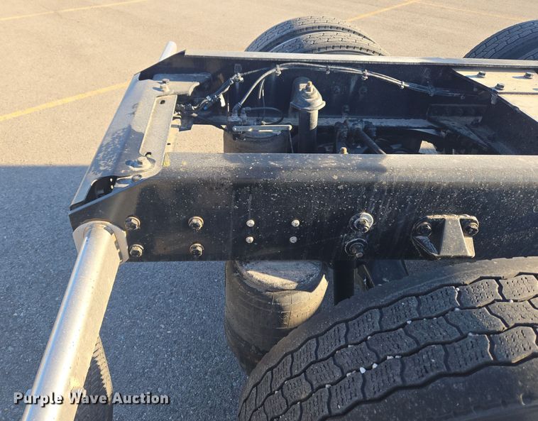 image for item DT7037 2020 Kenworth T680 semi truck