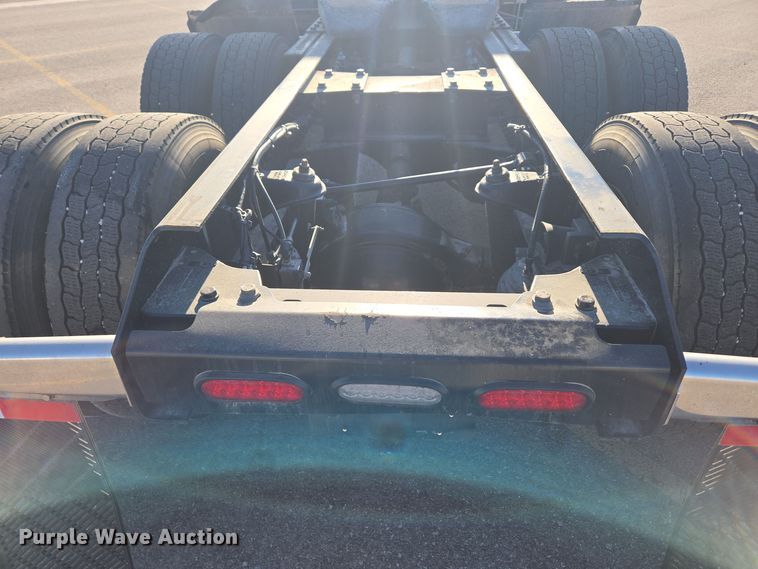 image for item DT7037 2020 Kenworth T680 semi truck