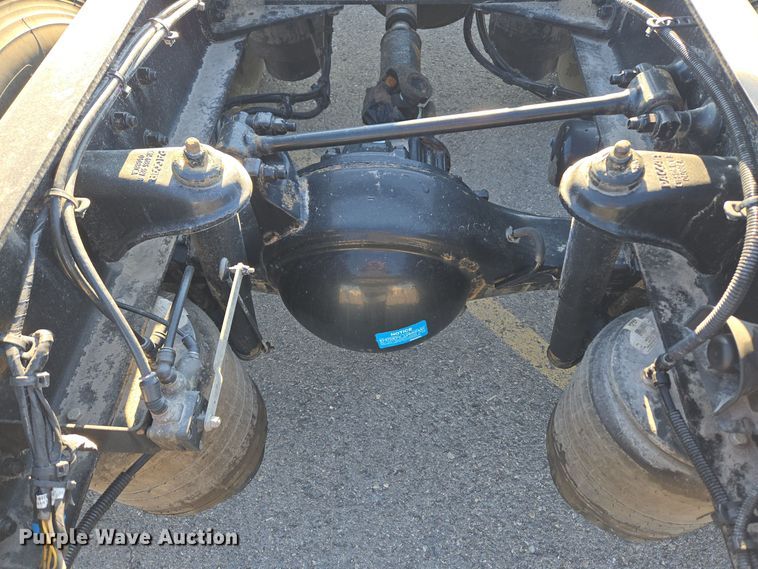 image for item DT7037 2020 Kenworth T680 semi truck