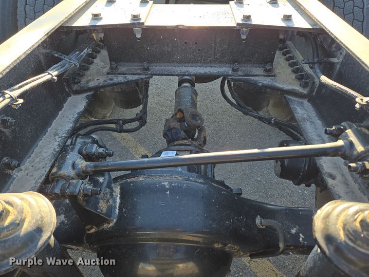 image for item DT7037 2020 Kenworth T680 semi truck