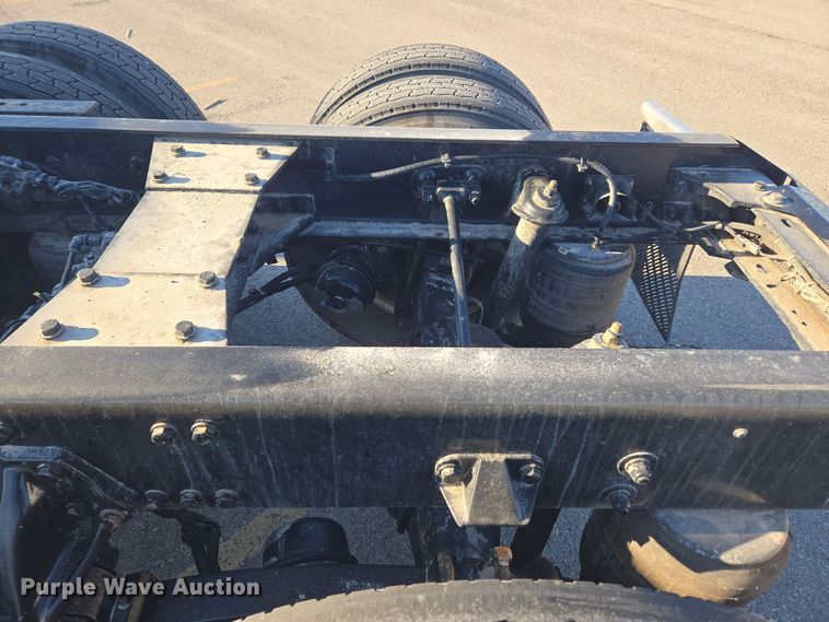 image for item DT7037 2020 Kenworth T680 semi truck