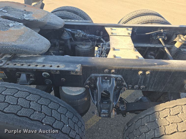 image for item DT7037 2020 Kenworth T680 semi truck