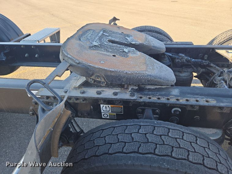 image for item DT7037 2020 Kenworth T680 semi truck