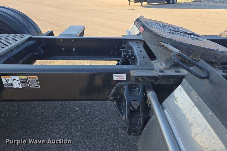 image for item DT7037 2020 Kenworth T680 semi truck