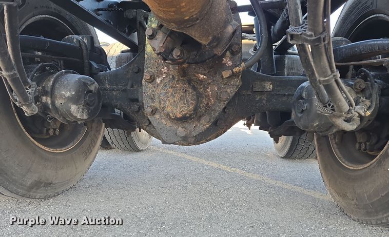 image for item DT7037 2020 Kenworth T680 semi truck