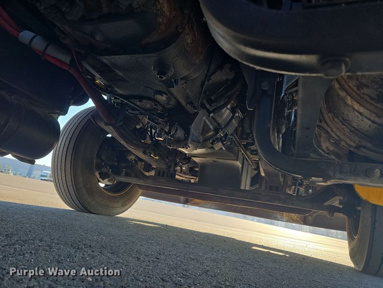 image for item DT7037 2020 Kenworth T680 semi truck