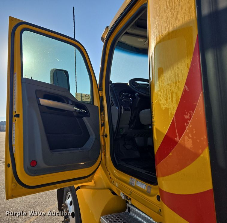 image for item DT7037 2020 Kenworth T680 semi truck