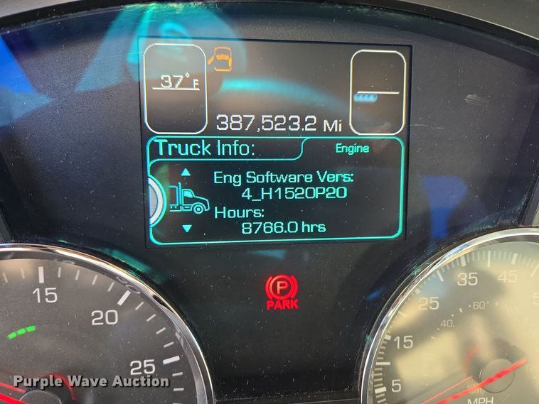 image for item DT7037 2020 Kenworth T680 semi truck