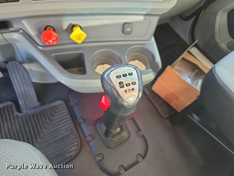 image for item DT7037 2020 Kenworth T680 semi truck