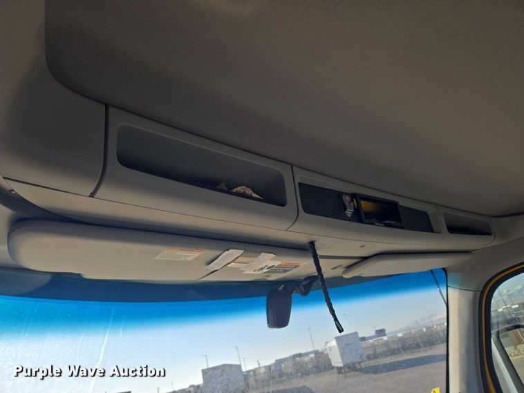 image for item DT7037 2020 Kenworth T680 semi truck