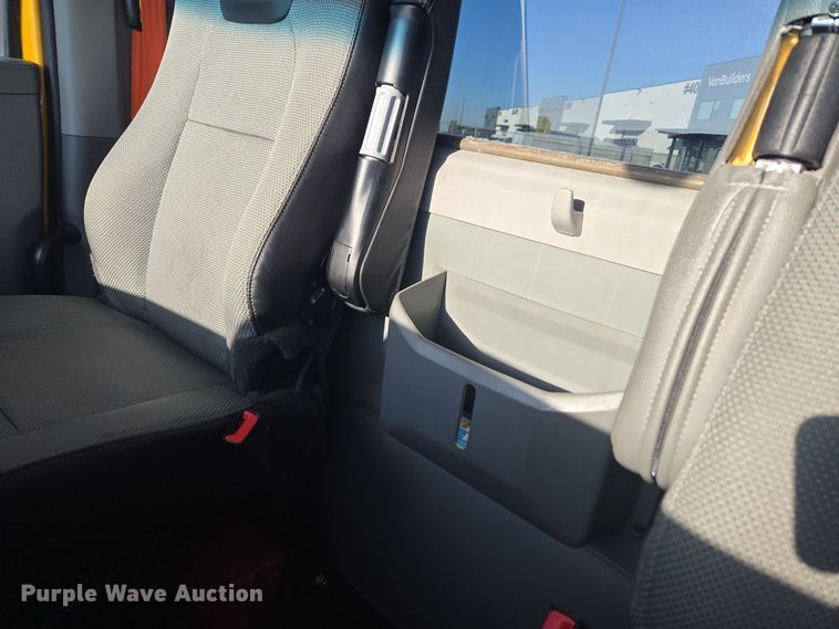 image for item DT7037 2020 Kenworth T680 semi truck