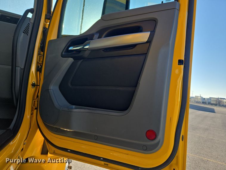 image for item DT7037 2020 Kenworth T680 semi truck