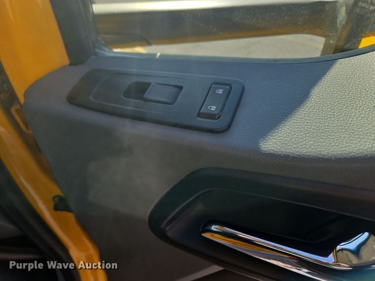 image for item DT7037 2020 Kenworth T680 semi truck